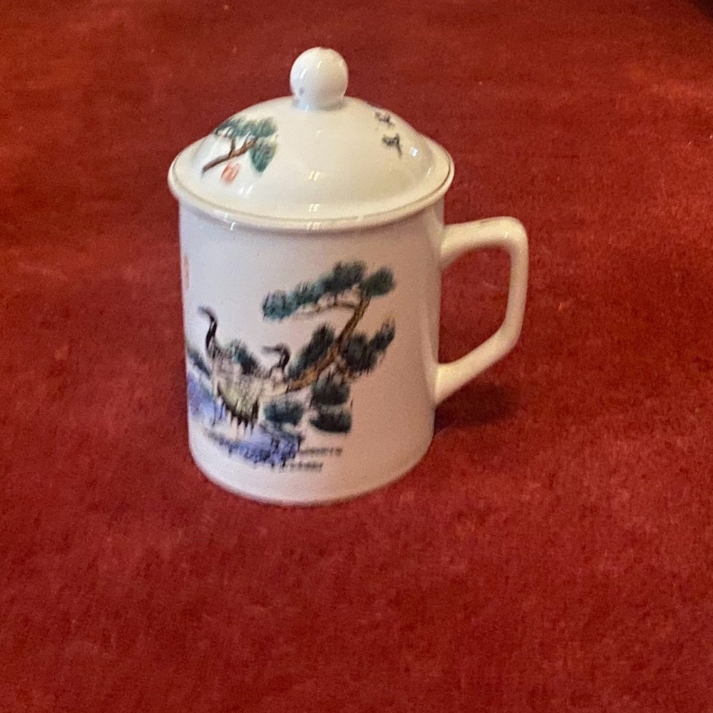 Elegant porcelain Mug with Lid and heron Design featuring gold trim, and lid.
